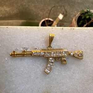 14 k gold gun missing a crystal